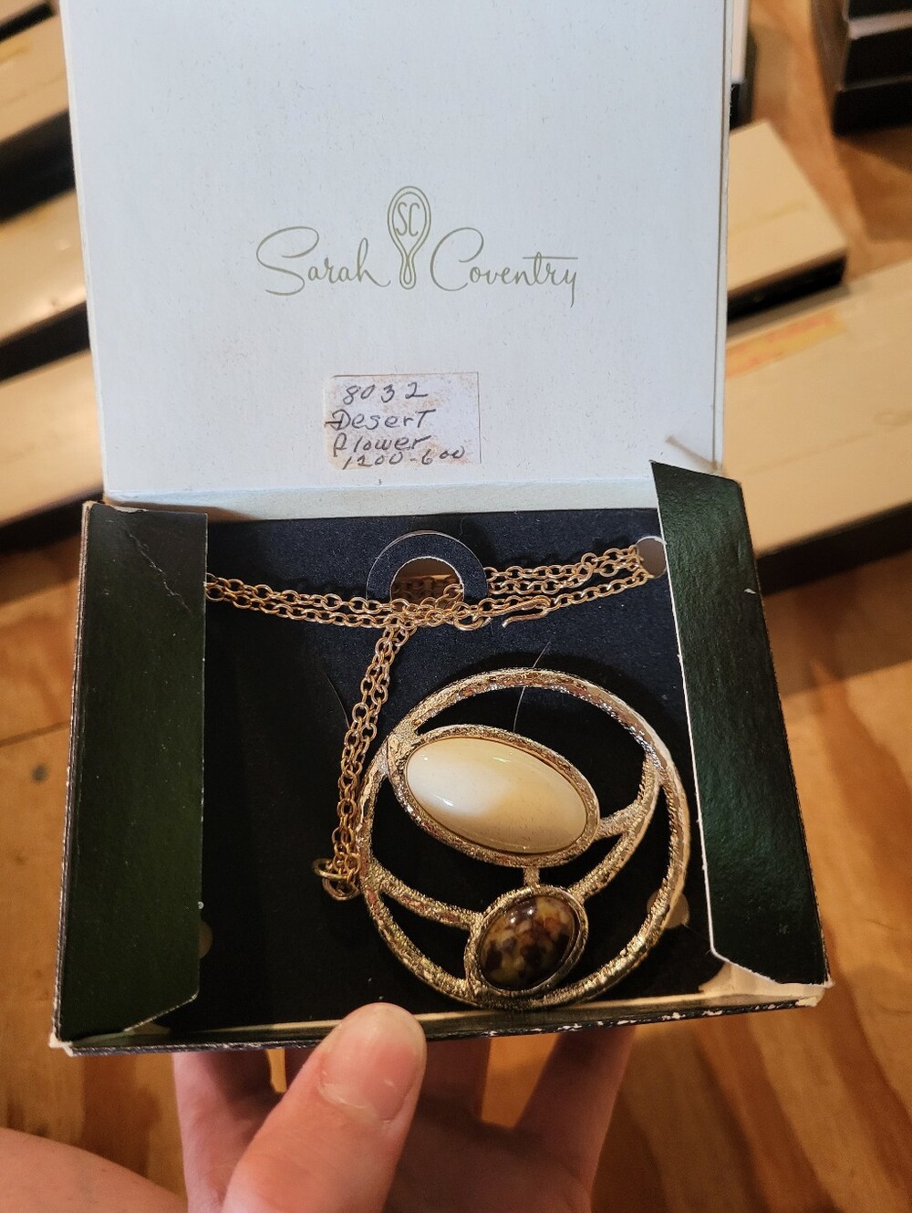 Lot Of Sarah Coventry Jewelry- Over 50 Items! - Picture 13 of 16